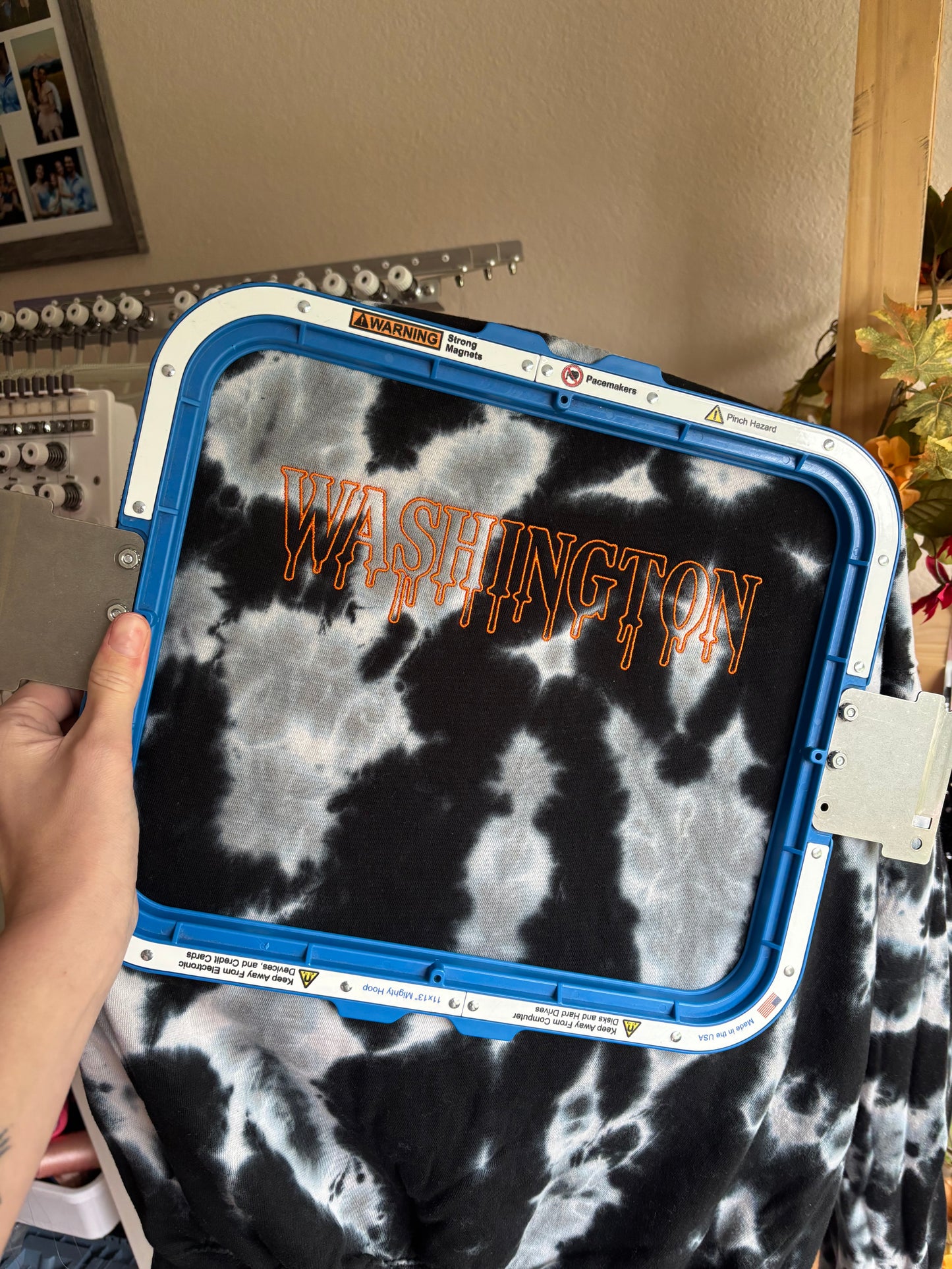 WA Drippy Embroidered Crewneck